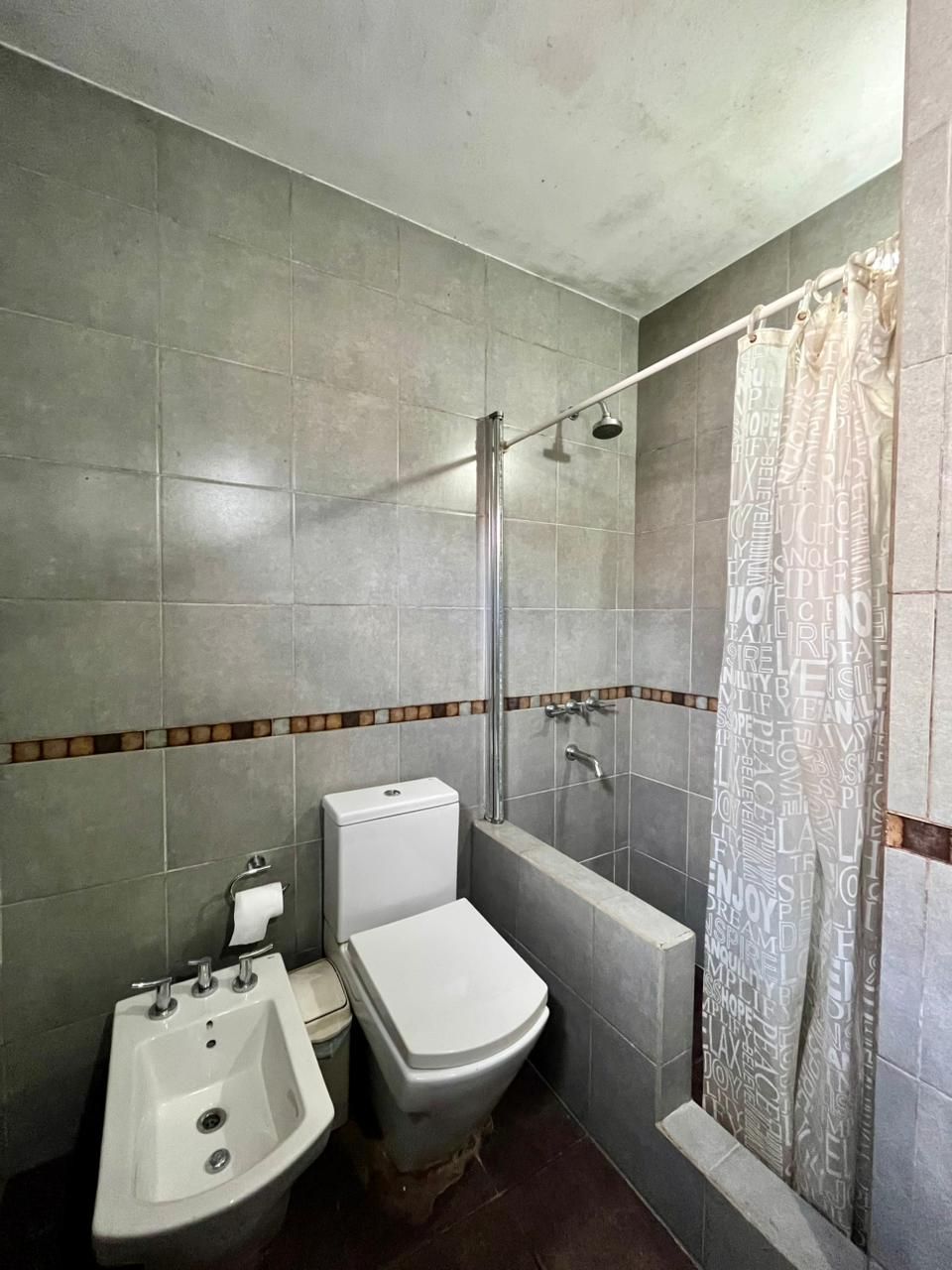 Imagen de la propiedad CASA EN VENTA CON TERRENO CALLE CHURRARIN 3200